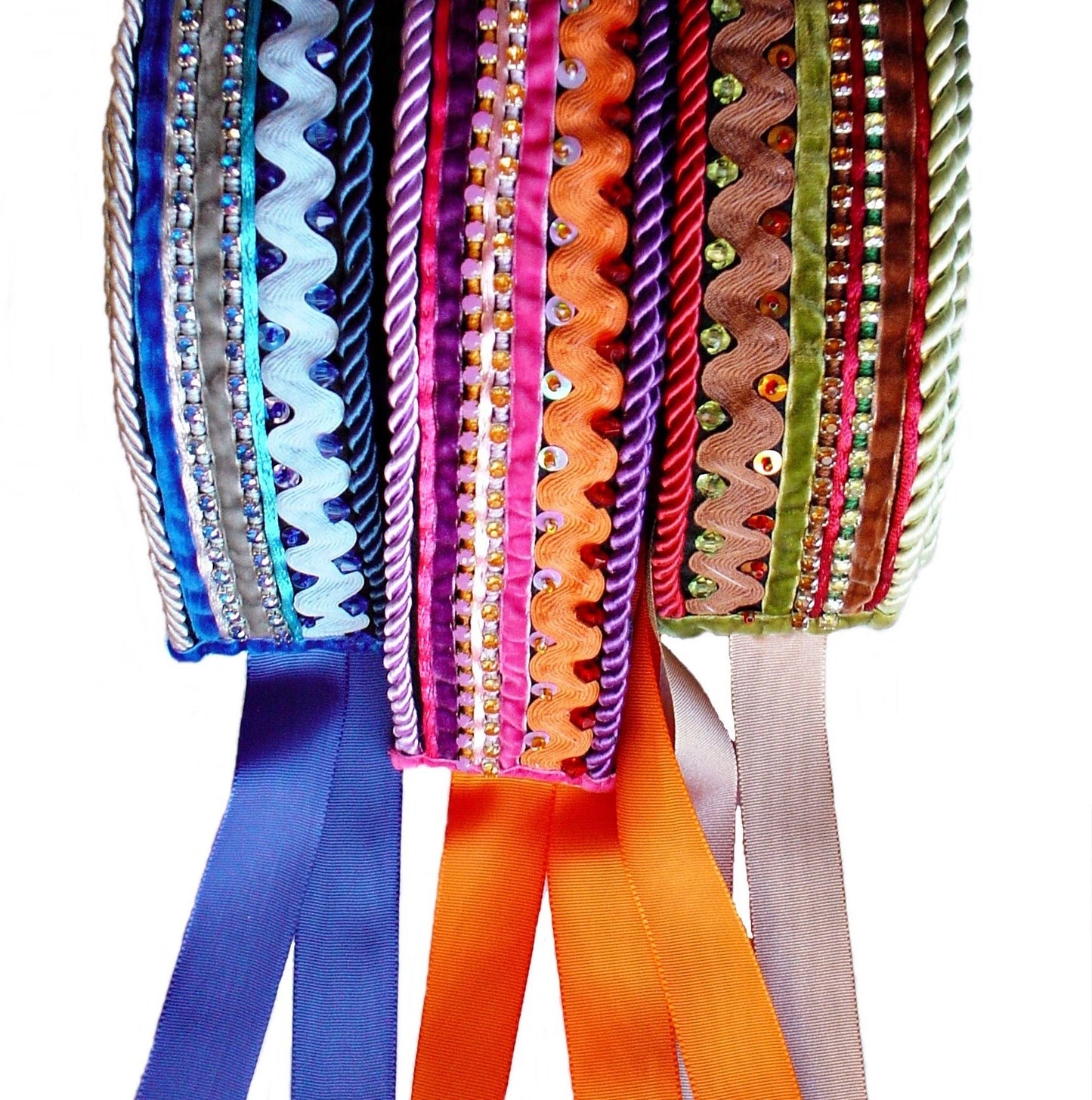 Diferentes combinaciones de colores del mismo modelo de fajín bordado
