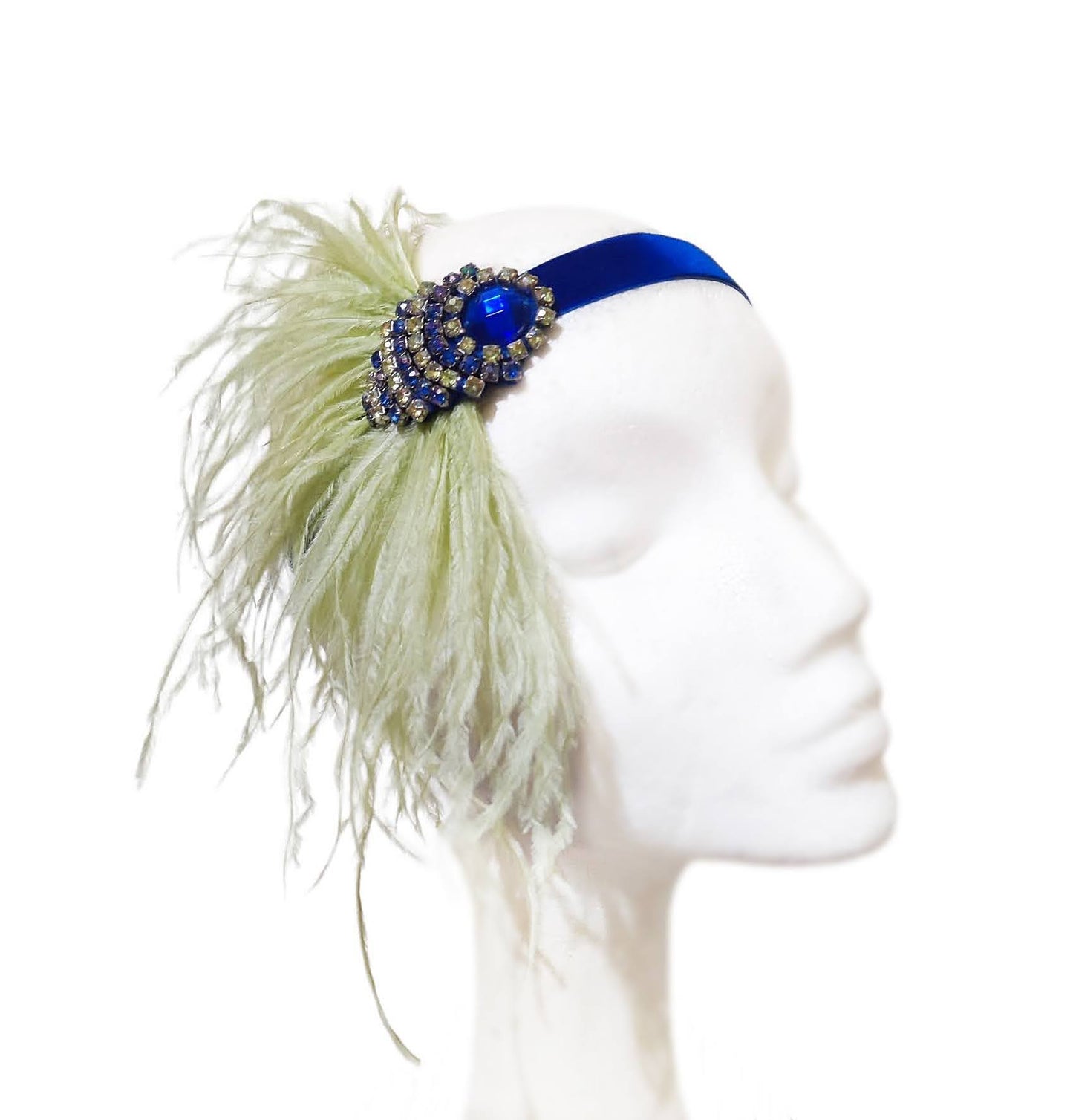 Fascia stile Gatsby anni ’20 in velluto blu royal con piume di struzzo verde lime e applicazione di cristalli fatta a mano da Glo&Son