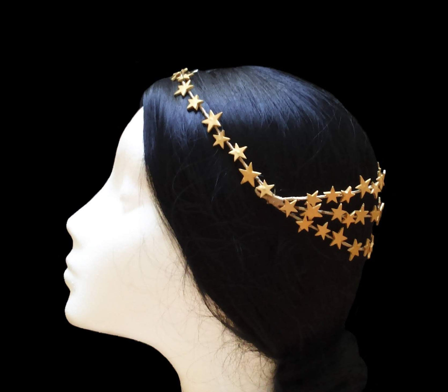 Vista completa de perfil de la corona de novia con estrellas de porcelana, elegante y sofisticada