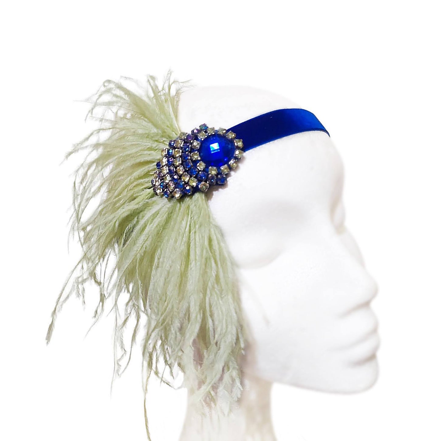 Bandeau Gatsby des années 1920 en velours bleu royal avec plumes d’autruche vert citron et appliqué de cristal fait main par Glo&Sons
