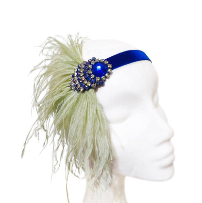 Bandeau Gatsby des années 1920 en velours bleu royal avec plumes d’autruche vert citron et appliqué de cristal fait main par Glo&Sons