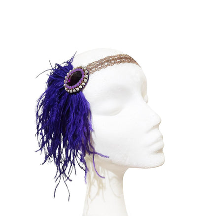 Detalle del broche de pedrería y cinta de encacje oro rosa del tocado Gatsby morado - Glo and Sons