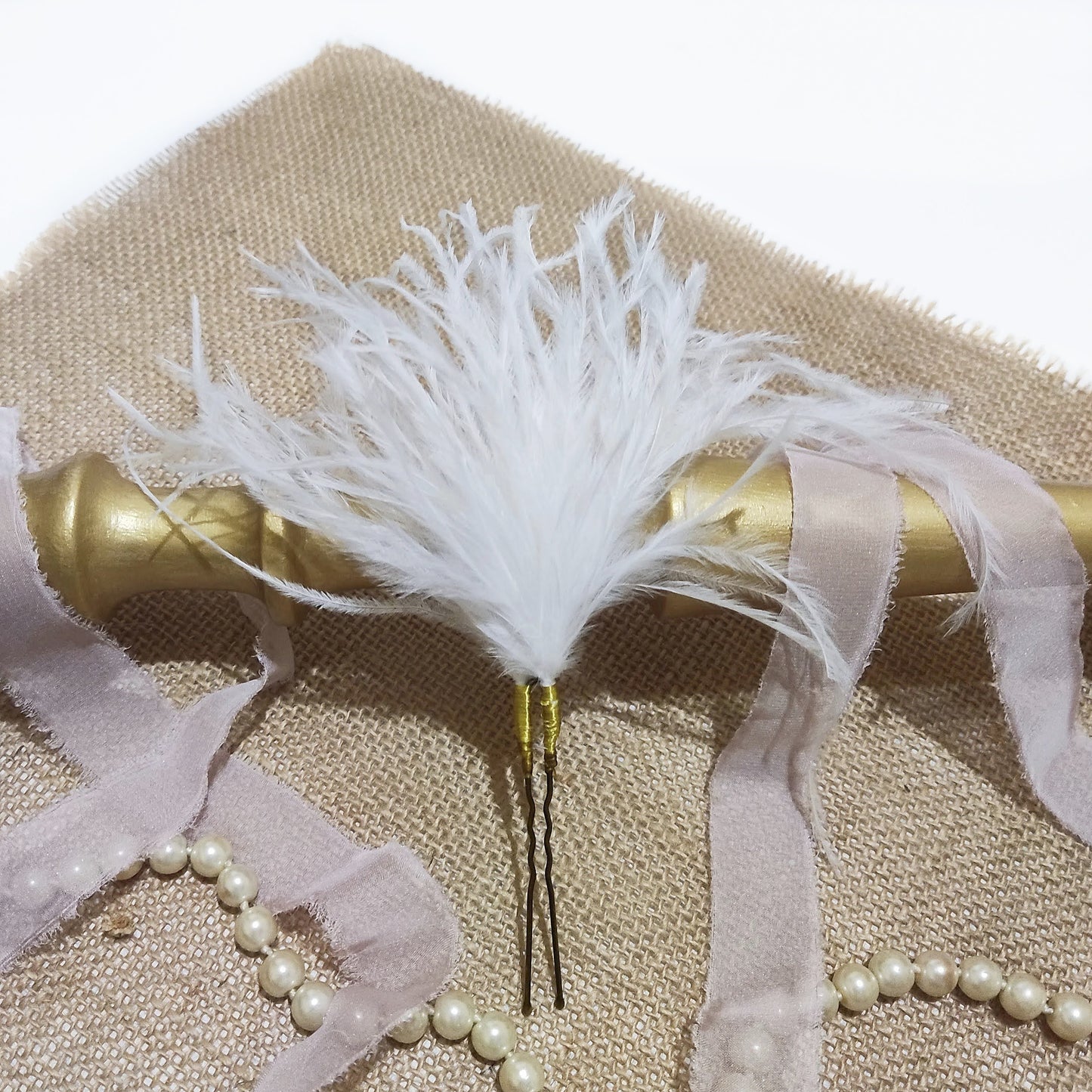 Horquilla de plumas de avestruz color blanco
