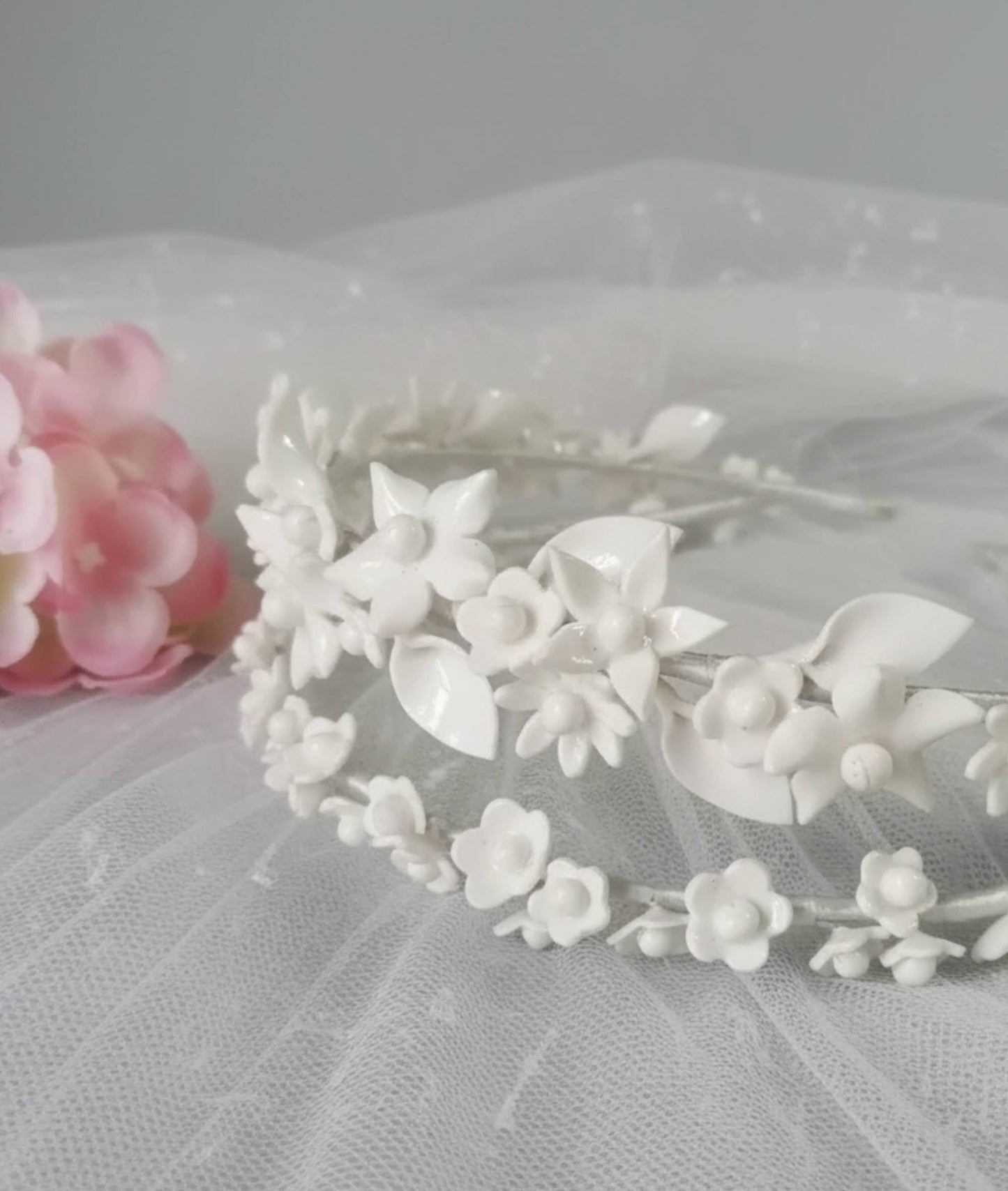 Diadema Doble de Porcelana con Flores y Hojas para Novias