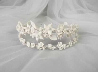 Diadema Doble de Porcelana con Flores y Hojas para Novias