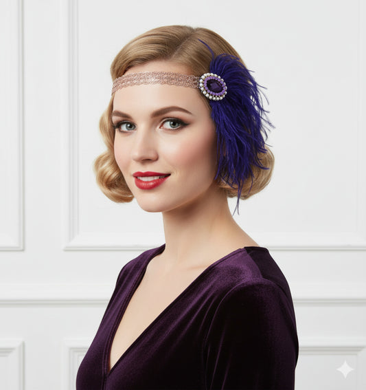Tocado años 20 con plumas de avestruz moradas y broche de pedrería - Glo and Sons
